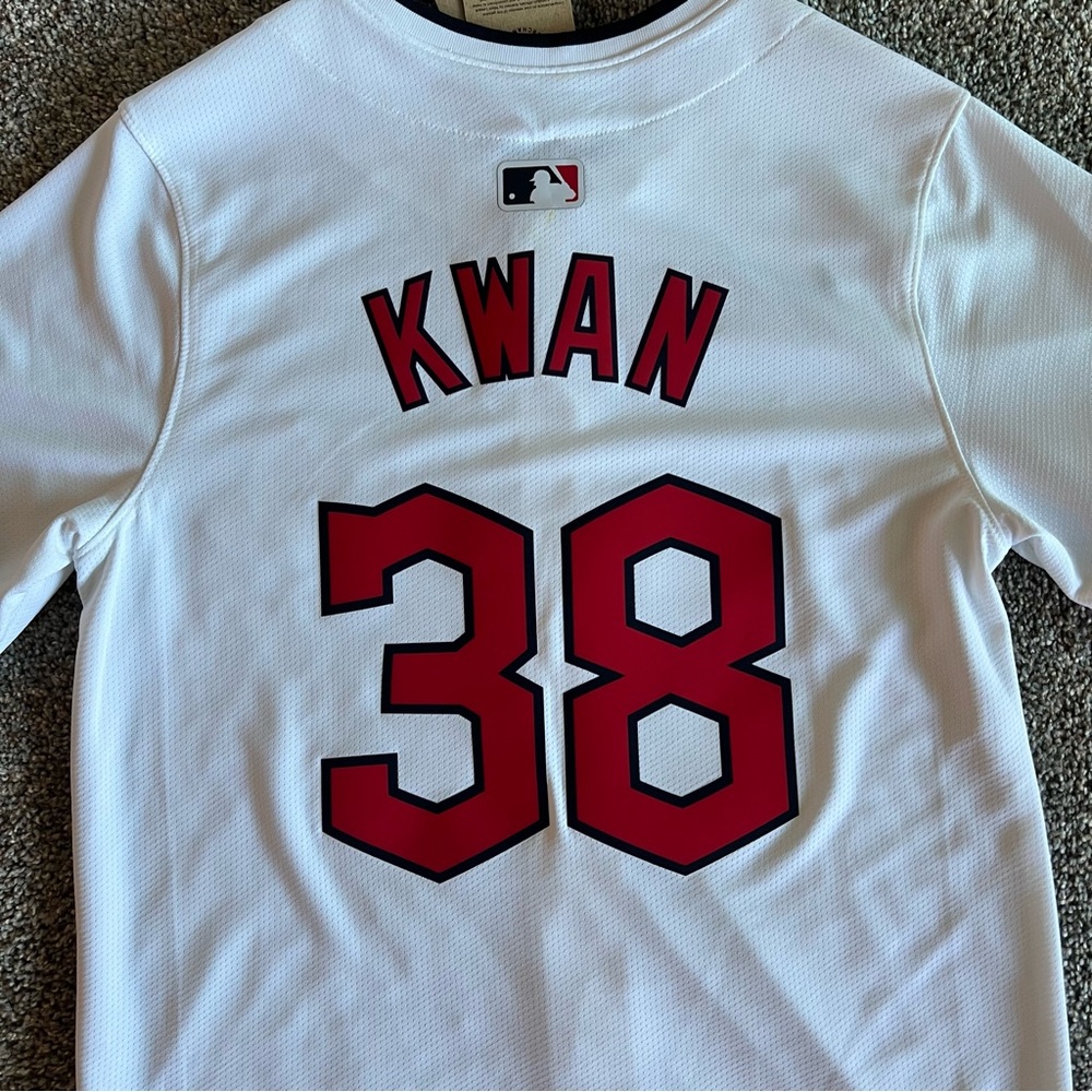 Nike Adult Cleveland Guardians Steven Kwan #38 White Jersey Limited Small MLB